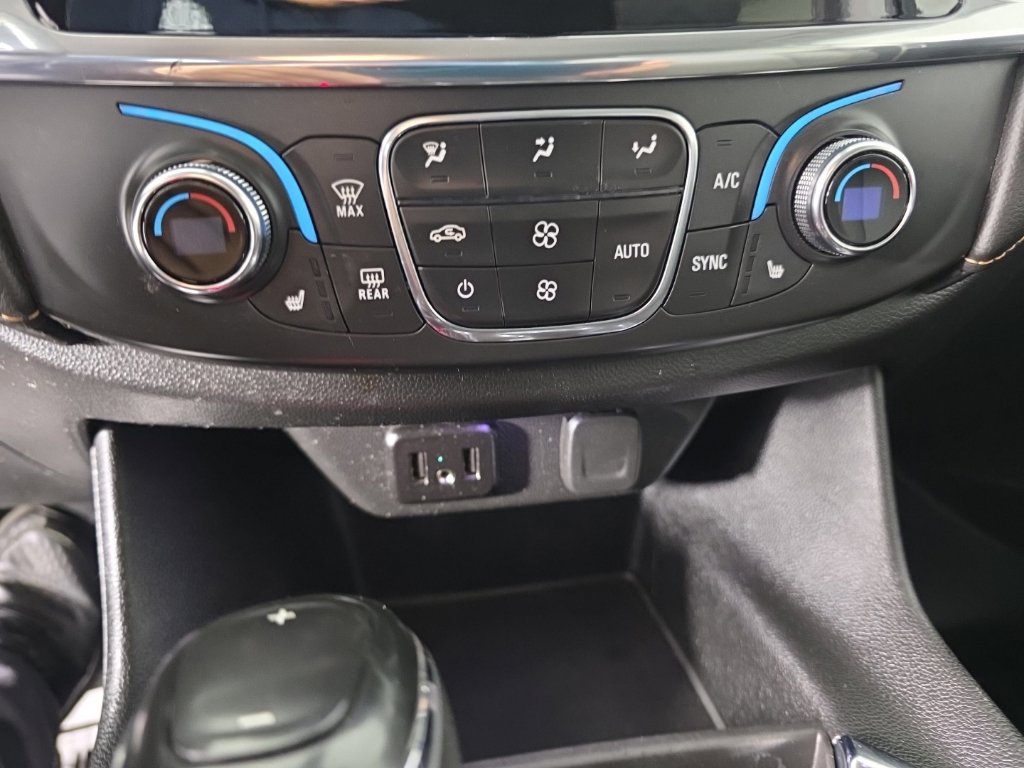 Used 2020 Chevrolet Traverse LT FWD image 20