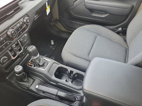 New 2025 Jeep Gladiator Sport image 15