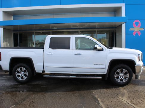 Used 2018 GMC Sierra 1500 SLT image 2