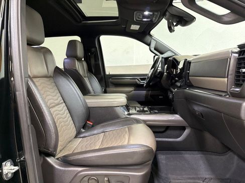 Used 2024 Chevrolet Silverado 2500 ZR2 w/ Technology Package image 58