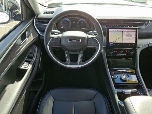 Used 2023 Jeep Grand Cherokee Limited w/ Black Appearance Package image 13