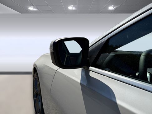 Used 2025 BMW 330i Sedan RWD image 21