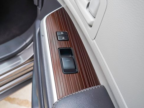 Used 2024 Toyota Sienna LE image 26