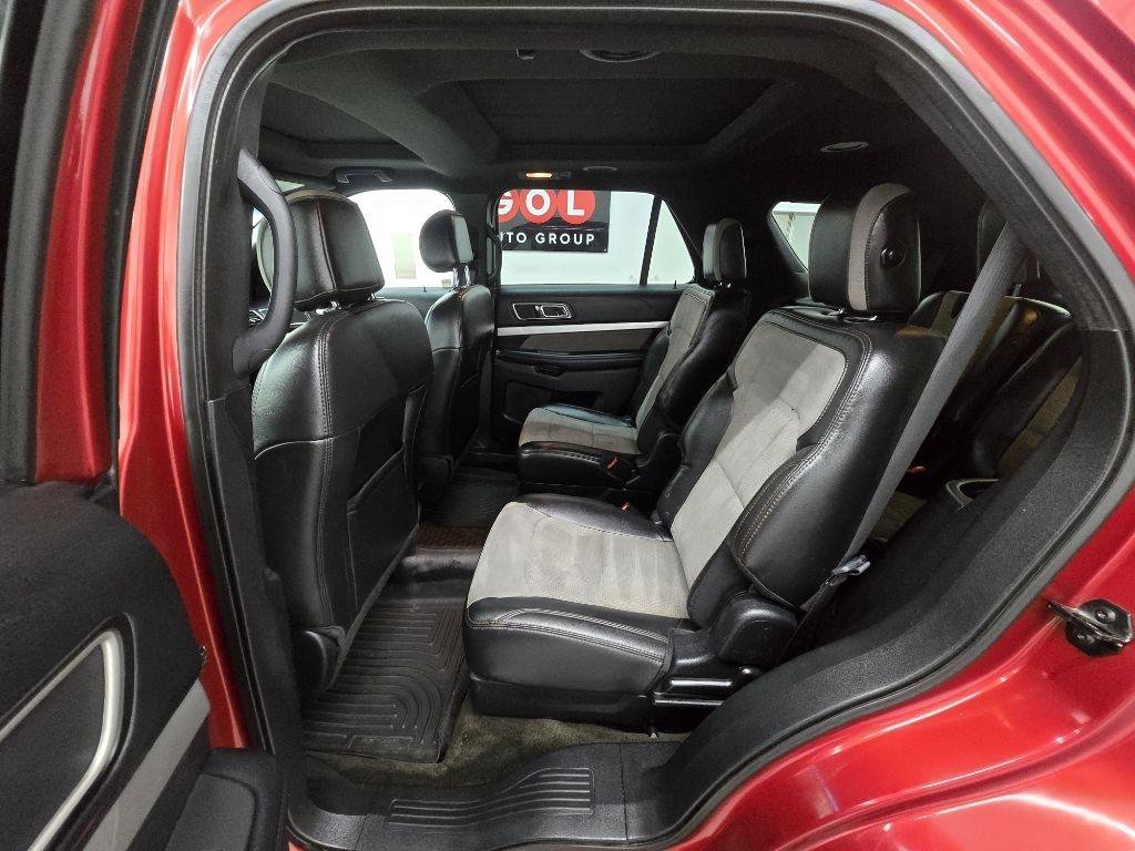 Used 2017 Ford Explorer XLT w/ Equipment Group 202A FWD image 13