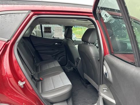 Used 2024 Chevrolet Trax LT w/ Sunroof Package FWD image 18