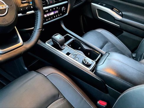 Used 2023 Nissan Pathfinder Platinum image 17