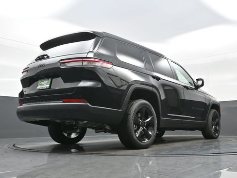 New 2025 Jeep Grand Cherokee L Altitude image 16