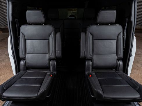 Used 2022 Chevrolet Suburban Z71 w/ Luxury Package image 33