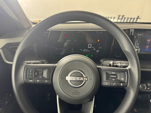 Used 2025 Nissan Kicks S AWD/4WD image 13