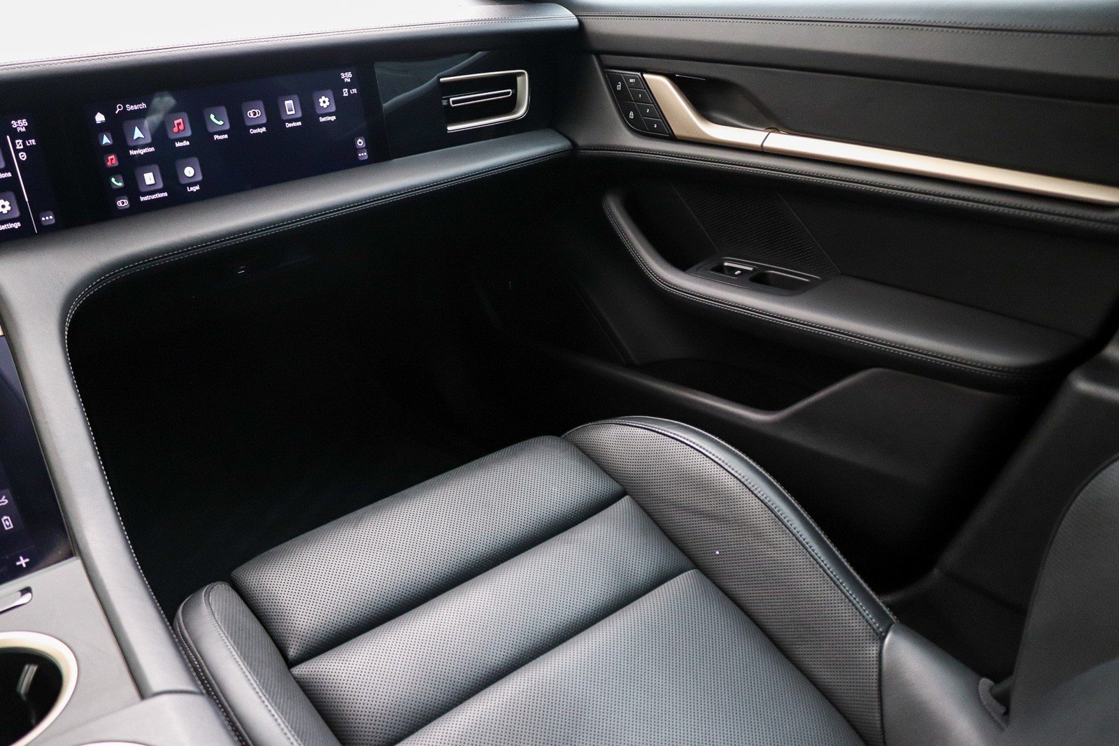 Used 2022 Porsche Taycan RWD image 18