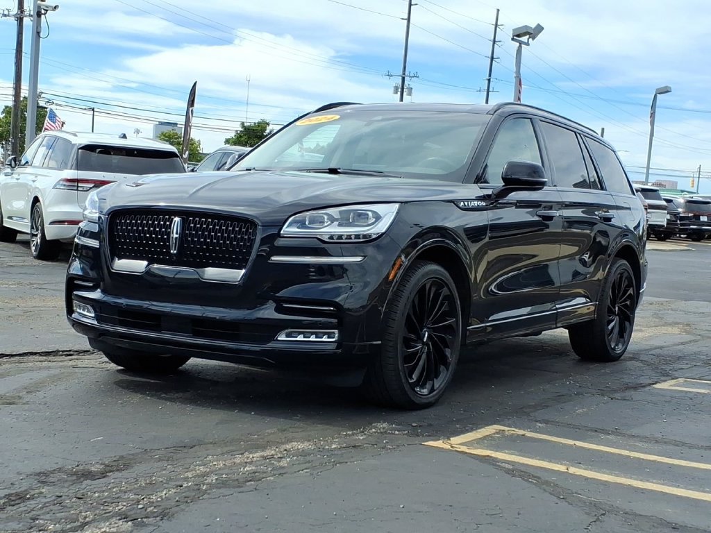 Used 2024 Lincoln Aviator Reserve w/ Equipment Group 201A AWD/4WD image 3