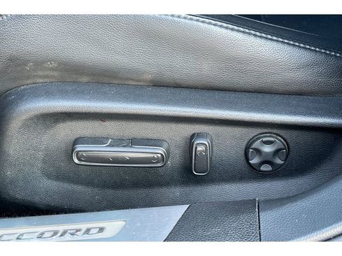 Used 2018 Honda Accord Touring image 13