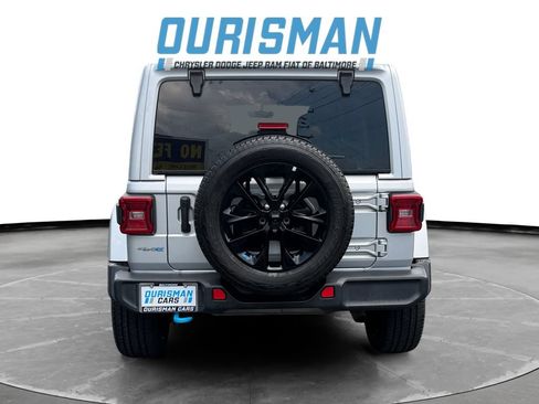 Used 2023 Jeep Wrangler Unlimited Sahara w/ Cold Weather Group AWD/4WD image 5