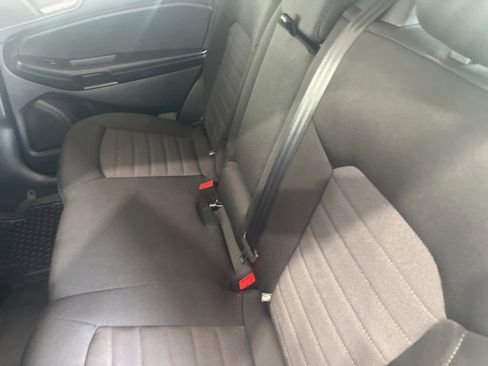 Used 2021 Ford Edge SE image 11