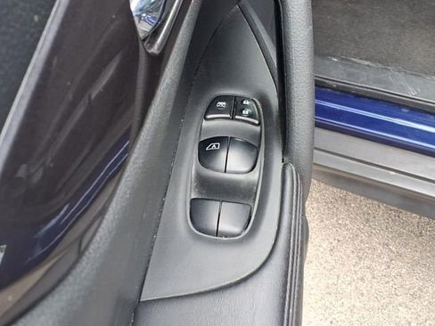 Used 2018 Nissan Rogue S image 14