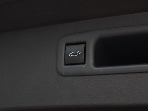 Used 2023 Toyota Highlander XLE FWD image 27