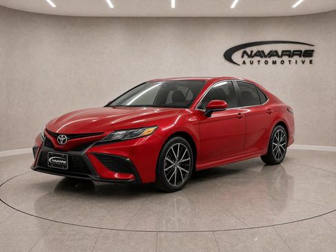 Used 2024 Toyota Camry SE w/ Convenience Package FWD image 3