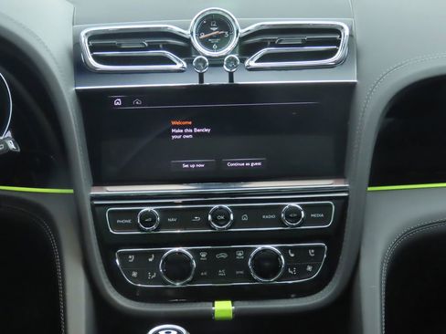 Used 2023 Bentley Bentayga Extended Wheelbase image 14