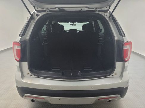 Used 2017 Ford Explorer XLT AWD/4WD image 29