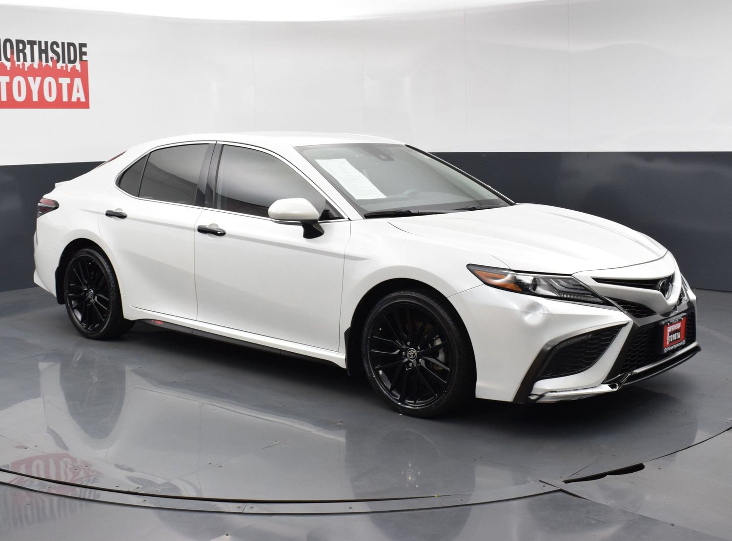 Used 2023 Toyota Camry XSE FWD image 6