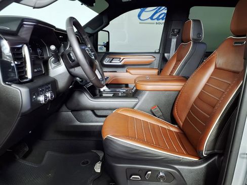 Used 2025 GMC Sierra 2500 Denali Ultimate AWD/4WD image 7