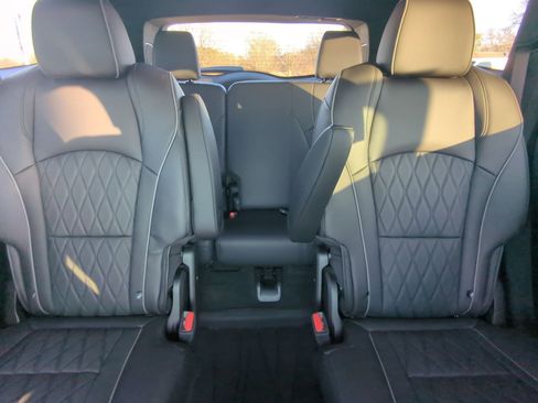 Used 2024 Buick Enclave Avenir w/ Avenir Technology Package image 23