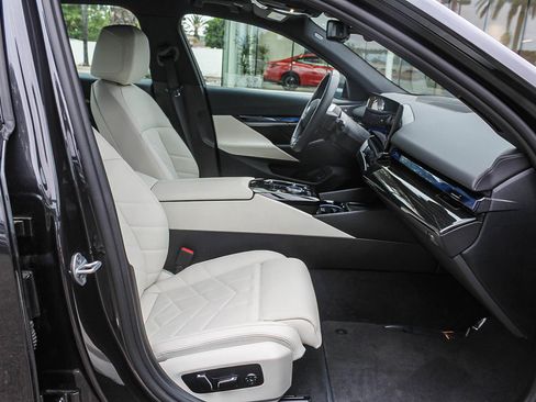 Used 2025 BMW i5 M60 image 16