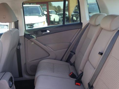Used 2010 Volkswagen Tiguan 2WD image 19