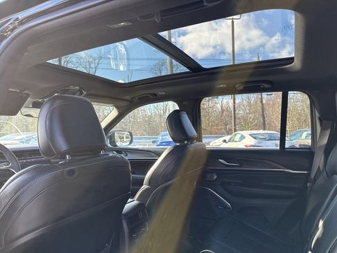 Used 2023 Jeep Grand Cherokee Overland image 12