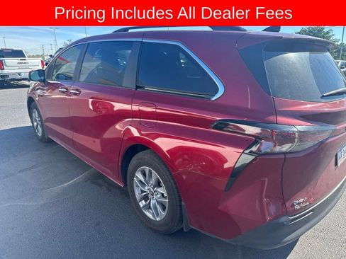 Used 2025 Toyota Sienna XLE FWD image 5