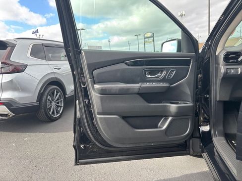 Used 2023 Honda Pilot Touring image 23