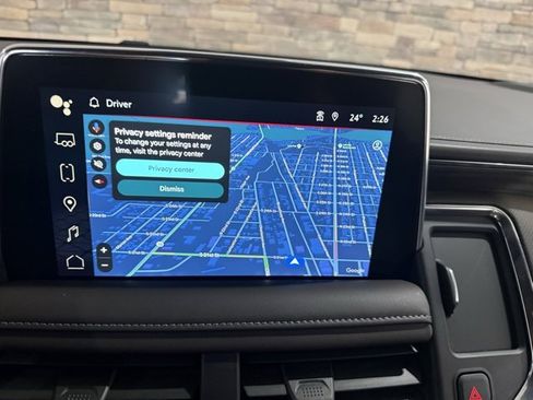 Used 2023 GMC Yukon SLT w/ SLT Luxury Package image 3