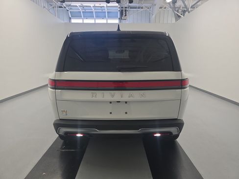 Used 2024 Rivian R1S Adventure AWD/4WD image 4