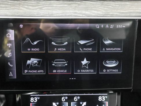 Used 2021 Audi e-tron Premium w/ Convenience Plus Package image 33