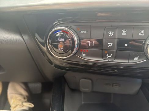 Used 2024 Chevrolet Trax LT w/ LT Convenience Package image 29