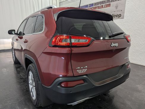 Used 2017 Jeep Cherokee Limited w/ Luxury Group image 8