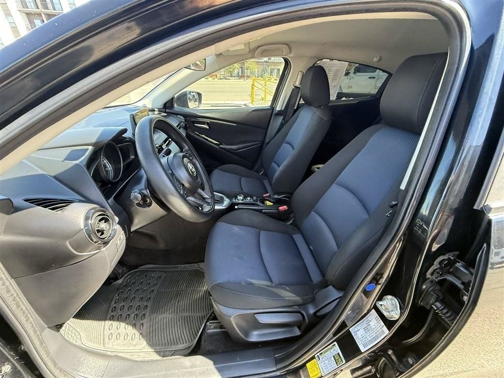 Used 2019 Toyota Yaris L FWD image 12