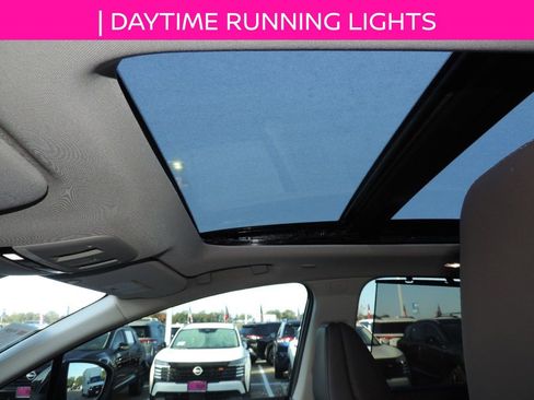 Certified 2025 Nissan Murano Platinum w/ Cargo Package image 15