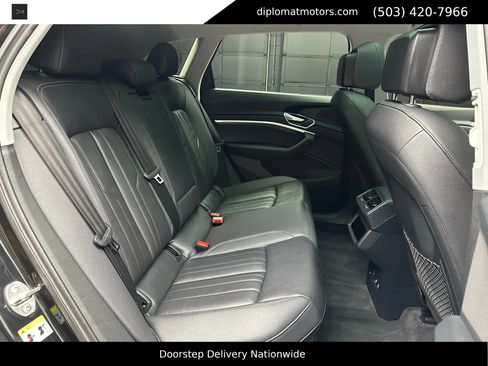 Used 2021 Audi e-tron Premium w/ Convenience Plus Package image 19