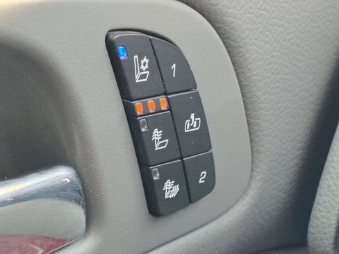 Used 2011 Chevrolet Tahoe LTZ RWD image 20
