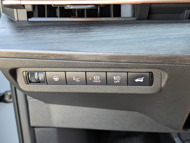 Used 2024 Nissan Ariya FWD image 34
