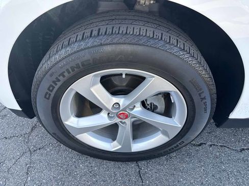 Used 2018 Jaguar F-PACE Premium image 10