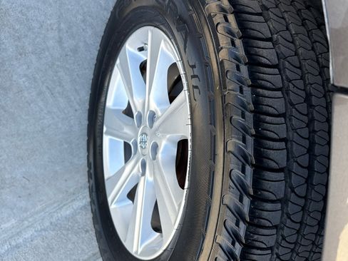 Used 2011 Toyota Highlander 4WD image 16