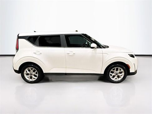 Used 2023 Kia Soul LX w/ LX Technology Package image 8