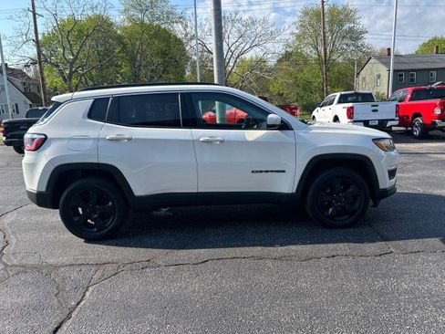 Used 2019 Jeep Compass Latitude w/ Cold Weather Group AWD/4WD image 5