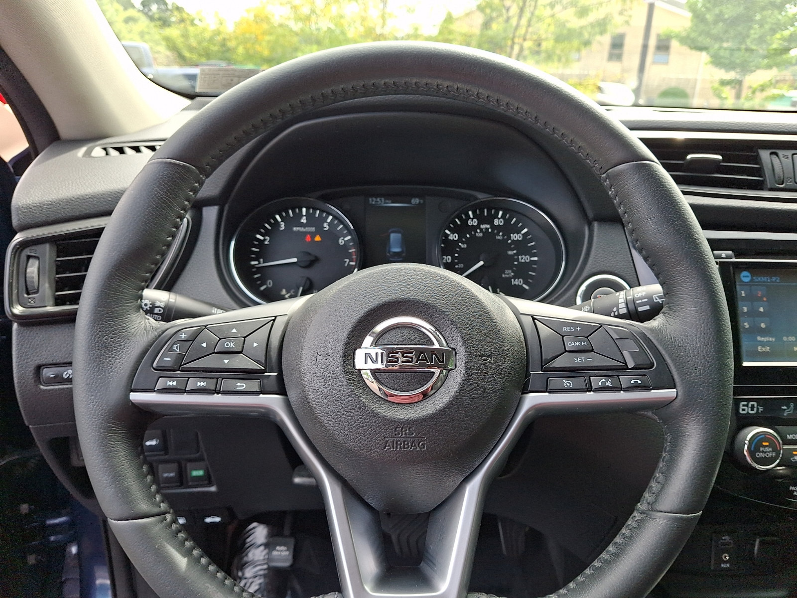 Used 2017 Nissan Rogue SV w/ SV Premium Package AWD/4WD image 19