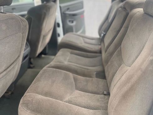 Used 2006 Chevrolet Silverado 2500 LT w/ Heavy-Duty Power Package image 12