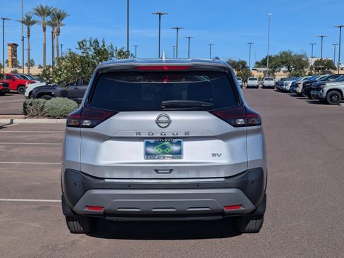 Used 2023 Nissan Rogue SV w/ SV Premium B Package image 5