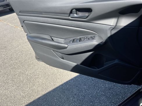 Certified 2025 Nissan Altima 2.5 S FWD image 16
