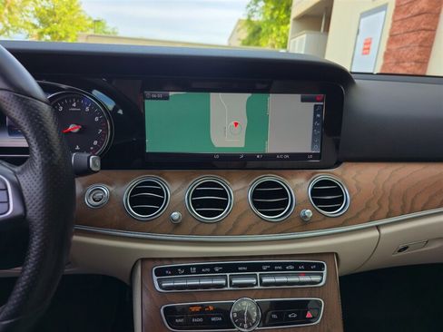 Used 2018 Mercedes-Benz E 400 4MATIC Sedan w/ Premium 1 Package image 19